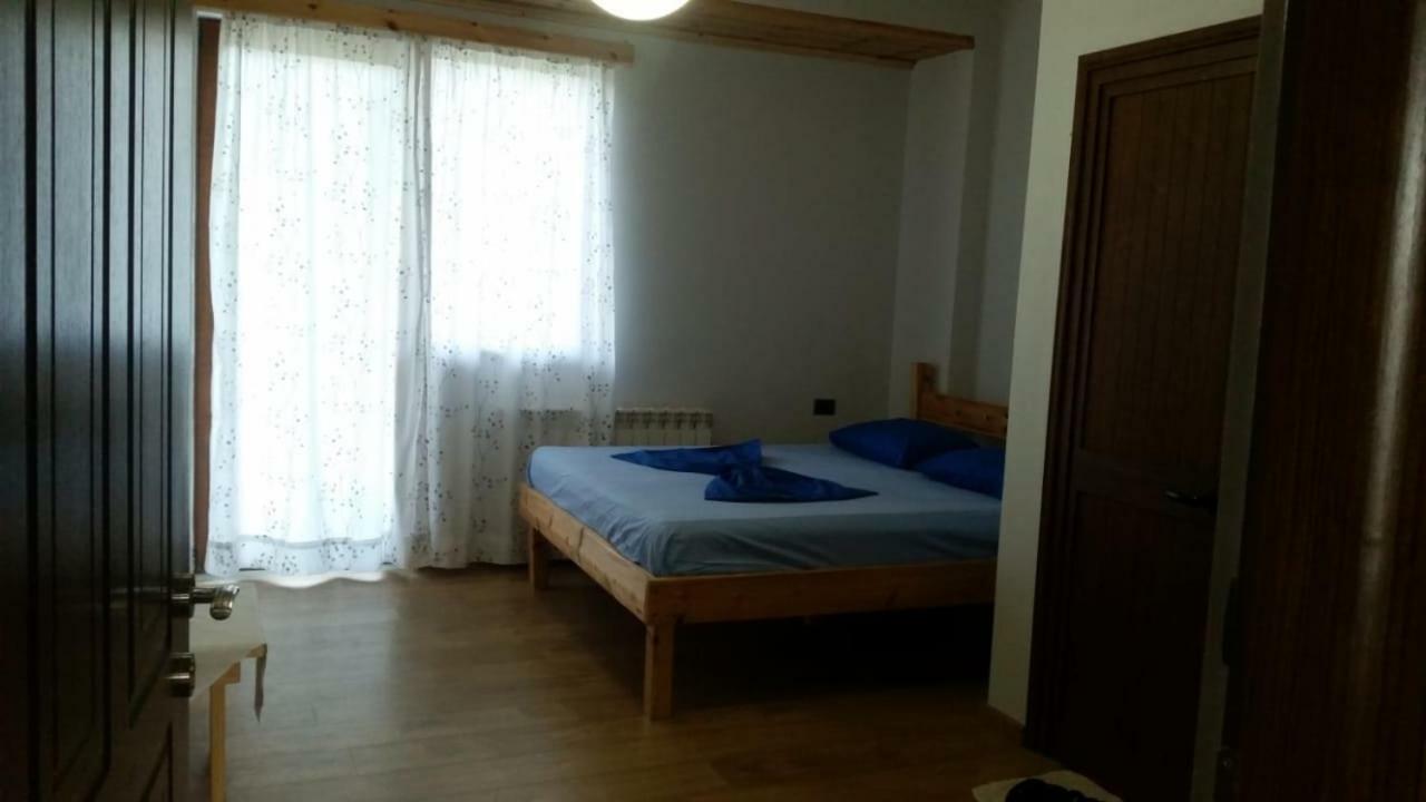Bujtina E Tomorrit Hotel Ujanik Exterior foto