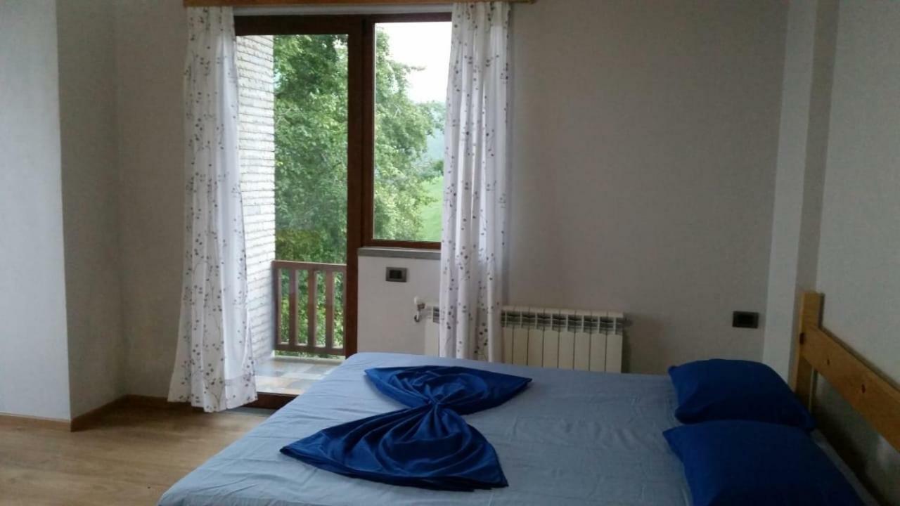 Bujtina E Tomorrit Hotel Ujanik Exterior foto