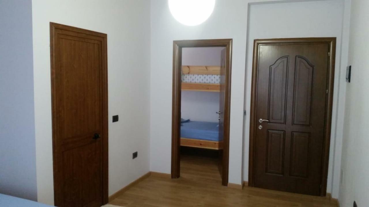 Bujtina E Tomorrit Hotel Ujanik Exterior foto