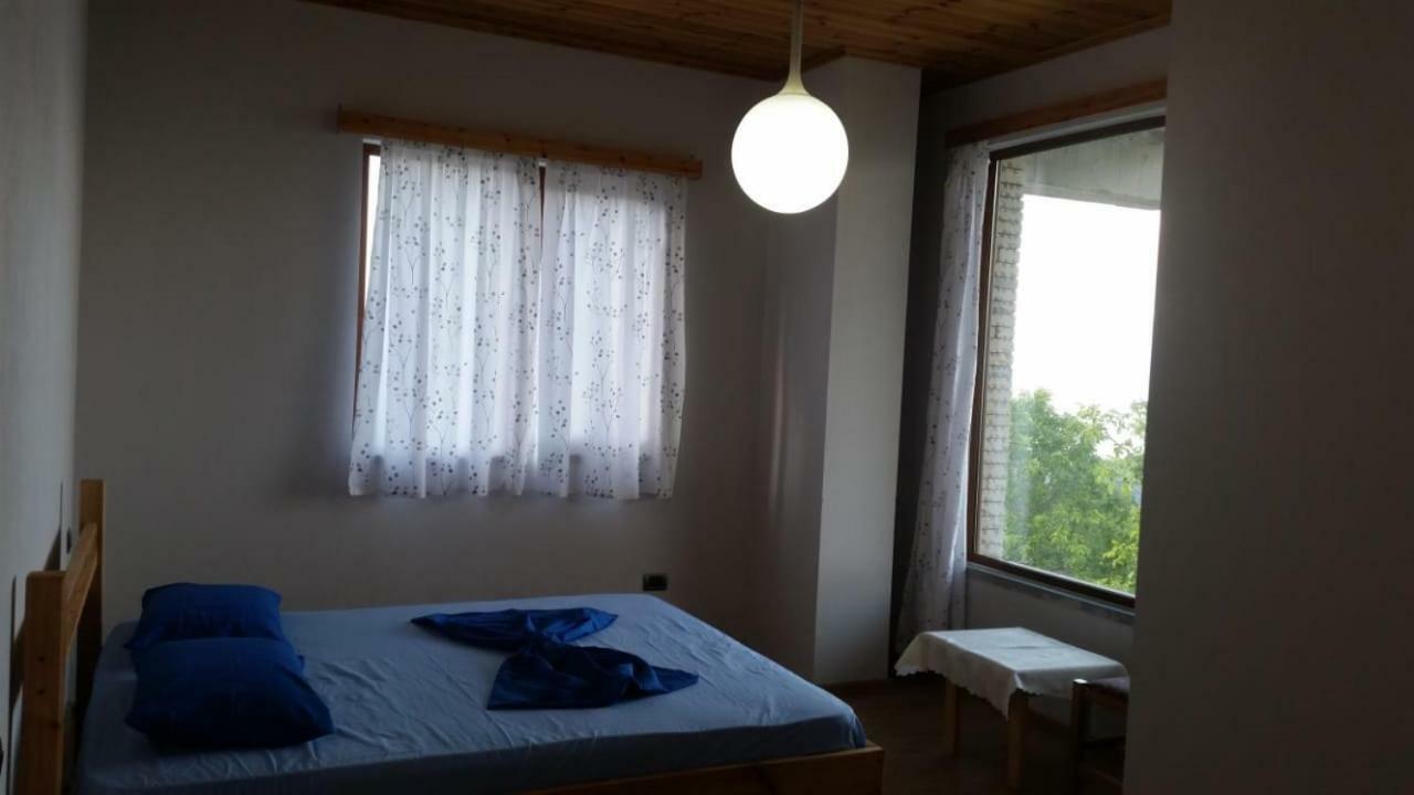 Bujtina E Tomorrit Hotel Ujanik Exterior foto