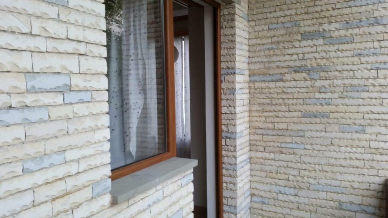 Bujtina E Tomorrit Hotel Ujanik Exterior foto