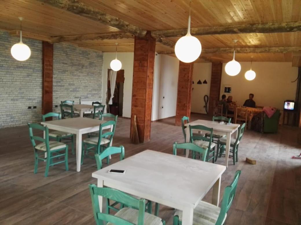 Bujtina E Tomorrit Hotel Ujanik Exterior foto
